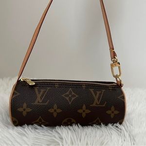 AUTHENTIC Louis Vuitton
Vintage Y2k Mini Papillon Bag